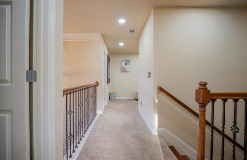 Modern 5BR Retreat with Office Fully Furnished - Foto 33