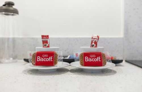 Two BDR Apt By Stay Aura Short Lets & Serviced Accommodation London With Free WiFi, Parking & 10 Min to Brentford Stadium - Foto 37