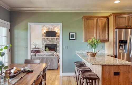 Hot Tub, Deck w/ Breathtaking Mountain Views - Foto 16