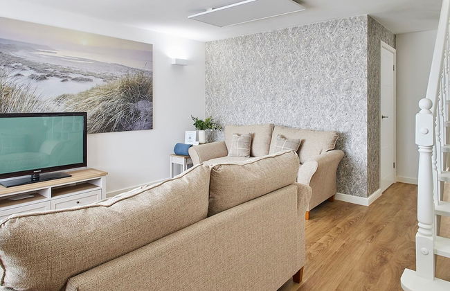 Host Stay Emilyn House - Photo 6