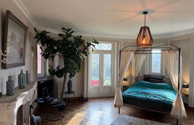 Magnificent Luxury Chateau in Vast Garden with Sauna & Hot Tubs - Photo 20