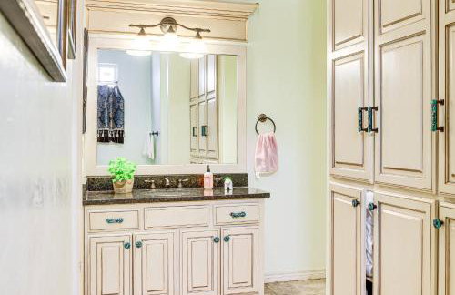 Spacious Edmond Vacation Rental with Shared Pool! - Foto 25