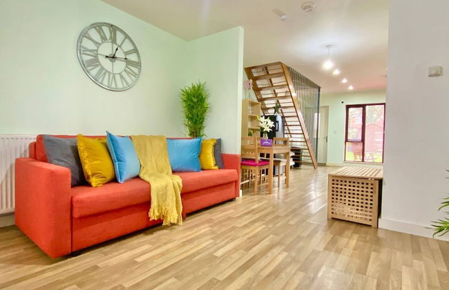 5-bed Townhouse Salford Deep Cleaned - Foto 1