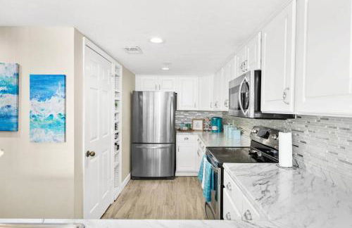 *OCEAN FRONT* Pier-adise 2Bed/2Bath, Sleeps 8 - Photo 25