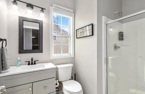 5-Bed Gem Close to Duluth Fun Sleeps 16 - Foto 9