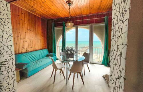 Athena Sea front Apartment, Parking & Pool - Foto 37