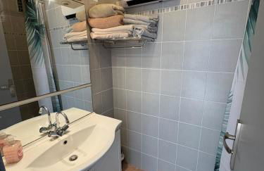 Apartment T2 Saint Cyprien Appartement avec vue sur la mer, à 50 m de la plage, parking - Photo 17