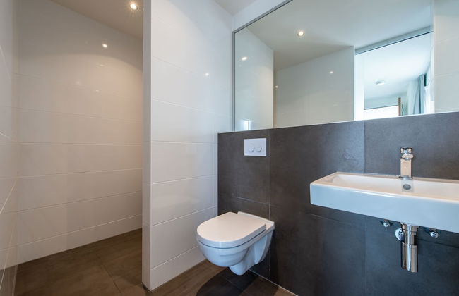 Exclusive Apartment on the Ground Floor Directly Located on the Water - Foto 25