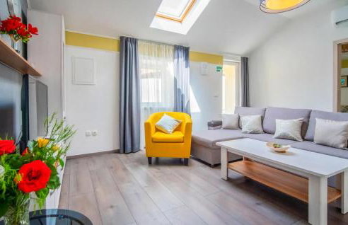 2 Bedroom Gorgeous Apartment In Veli Brgud - Photo 10