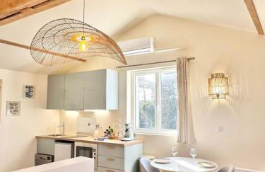 Aux portes de la plage, entièrement rénovés, climatisation, wifi, Parking gratuit, linge de maison fournit, ménage en fin de séjour compris - Foto 9