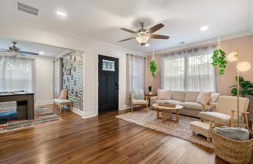 Hot Tub & Pool Table Mins to Beale Renovated - Foto 6