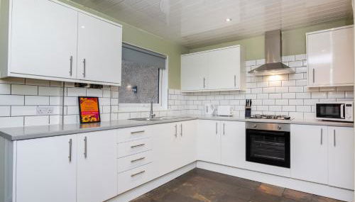 Pitcairn Residence-3Bedroom House-by Holiday Homes - Foto 5