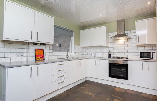 Pitcairn Residence-3Bedroom House-by Holiday Homes - Foto 5