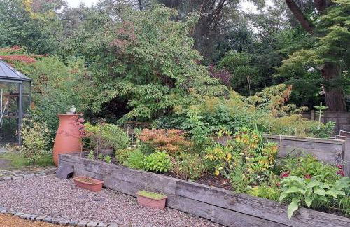 Stunning 3BD Victorian House in Bramhall Village - Photo 32