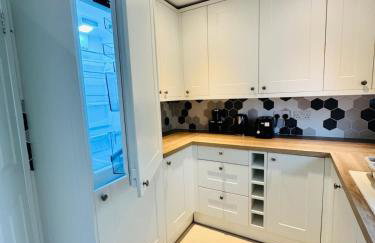 Swanky3Bed HomeModern Kitchen - Foto 25