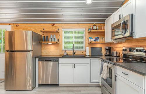 Modern Cabin in the Woods with Hot Tub - Photo 7