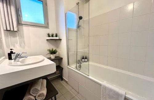 BnGo I Immense RoofTop Lyon I 2 chambres, 4 places parkings, 2 immenses terrasses, 8 personnes - Photo 56