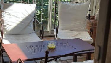 La maison sur la place dans Aigues Mortes - Foto 4