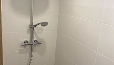 Romantic modern apartment private swimming pool 5 min walk from Begur Centre - Foto 5, Shower