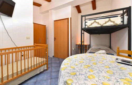 Charming Home With Pool in Barbariga - Photo 28