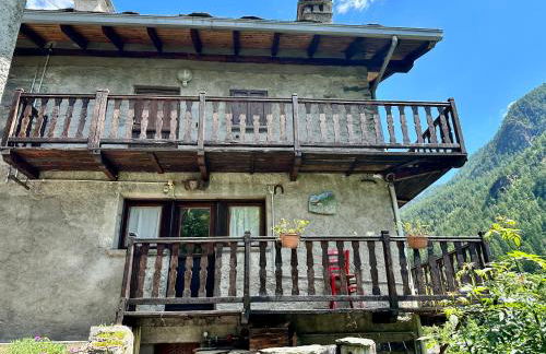 Cozy Three-Room Apartment with Mountain View & Parking - Ussin Chalet - Valtournenche - Foto 4