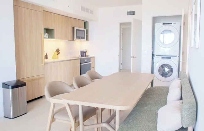 Luxurious Downtown Escape - Photo 31