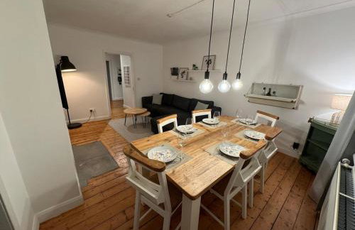 Stirling Haven: Charming 3B Apt in City Centre - Photo 8