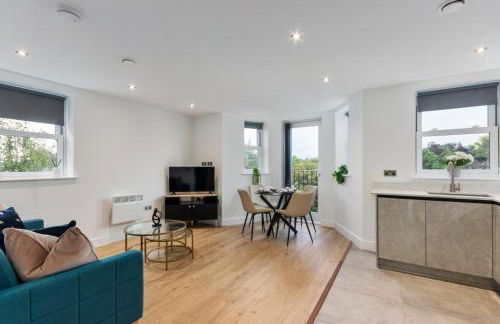 Luxury 2-Bedroom Apartment, Leatherhead, Sleeps 4 - Photo 5