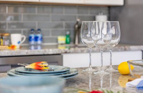7FL Remodeled, Close to Beach & Dining with Free Parking - Photo 62