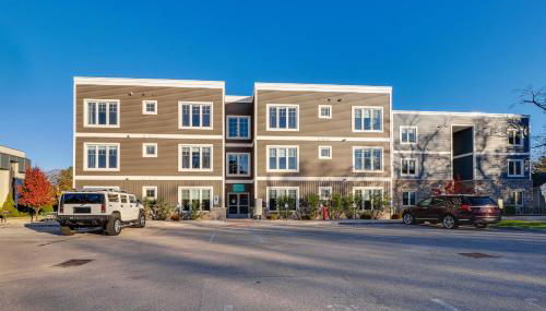 Walk to Front St! Traverse City Condo Near Skiing - Photo 3