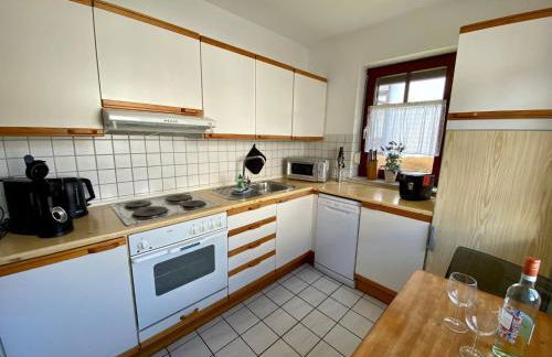 Ferienwohnung-Kapitaen-Hook-mit-Sonnenterrasse-Garten-zwischen-Strand-Wald-Wiese-auf-Ruegen - Foto 15