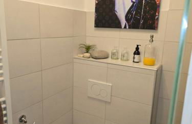 2 x Apartments bei Augsburger Platz 1x Nr 5 - Studio Apartment mit Balkon und Parkplatz und 1 x Nr5-B - 2 ZW ohne Balkon und Parkplatz - Foto 21