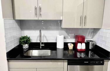 402 Stylish luxe Apt at center city self check-in - Foto 14