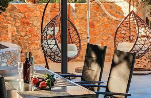 Cozy Home In Postira With Wifi - Photo 8