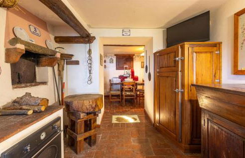 Awesome Home In Villa Di Piteccio - Foto 12