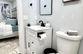 NEW PHX Pool Home With Deep End and Central Location - Foto 27