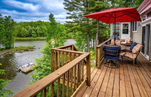 Spacious 5 Bedroom Cabin with Riverview & Black Lake Access - Foto 2