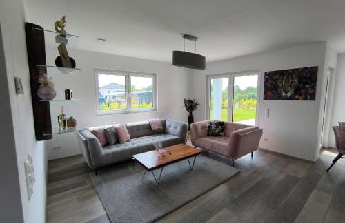 VILLA VULKANEIFEL -modern -familienfreundlich -Terrasse -Doppelgarage -ruhiger Lage - Foto 3