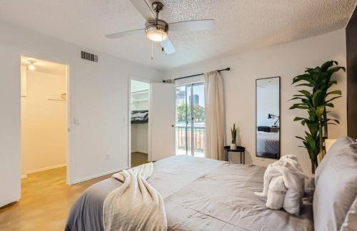 Your 2B Getaway - Walk Dtwn - Sleeps 6 - Pool and Prkg - Foto 20