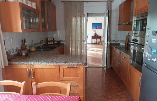 Chalet con gran jardin y piscina privada - Foto 8