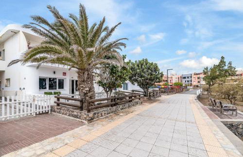 Home2Book Stunning Sea Front Apartment La Garita - Foto 31