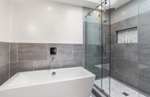 Sojourn Beautiful Home with Beach Access & Backyard - Foto 37