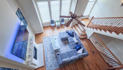 Artsy 3-Story Townhouse Near the Galleria Area! - Foto 5, furniture