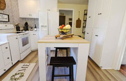 Stylish Lake Hs w/ hot tub: Walk to Blk Mtn Shops - Foto 37