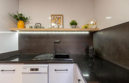 Arena Marina - Pool and relaxation near the airport - Foto 37