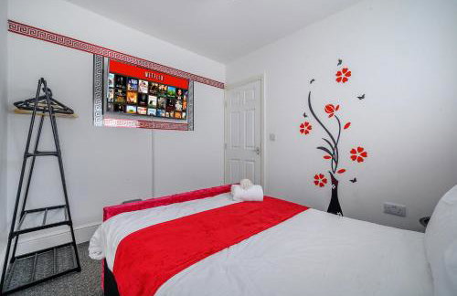 Comfortable 2-Bed Home with Free Parking - Foto 10