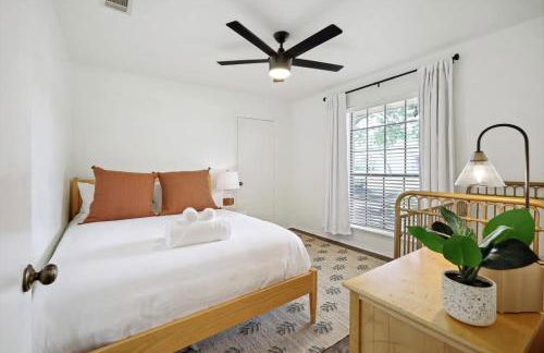 Allen Abode - 4 Bedrm Pool Fire Pit Charm - Photo 23