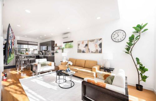 Designer Fremont Retreat w Mount Views & Office - Photo 4