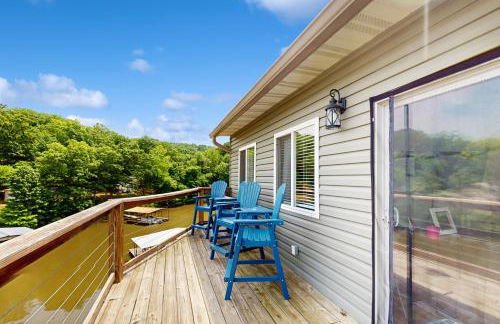 Fun on the Cove! Home with Dock and Foosball - Foto 1