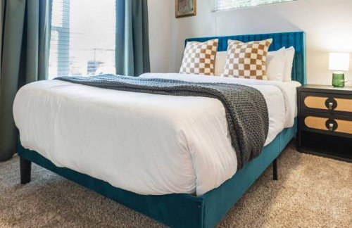 First Floor 2B2B • Pool, Gym, Dog Park • Near DTA - Foto 27